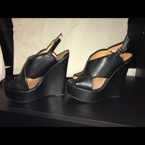 Black wedges